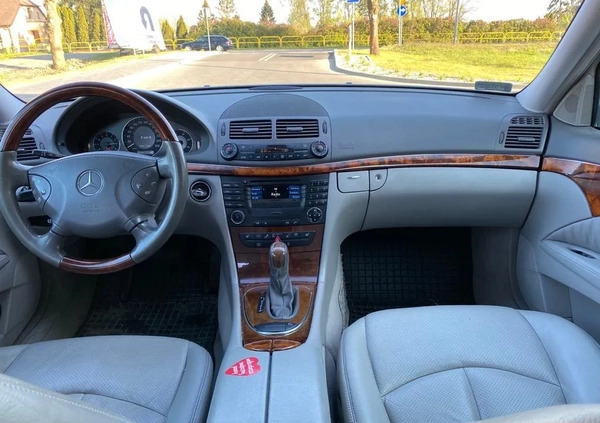 Mercedes-Benz Klasa E cena 28000 przebieg: 286000, rok produkcji 2005 z Skórcz małe 106